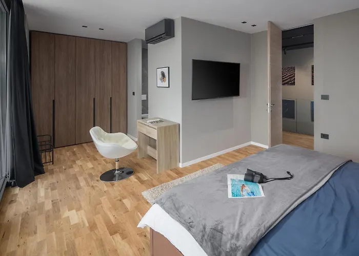 3 Bedroom Awesome In Sterna