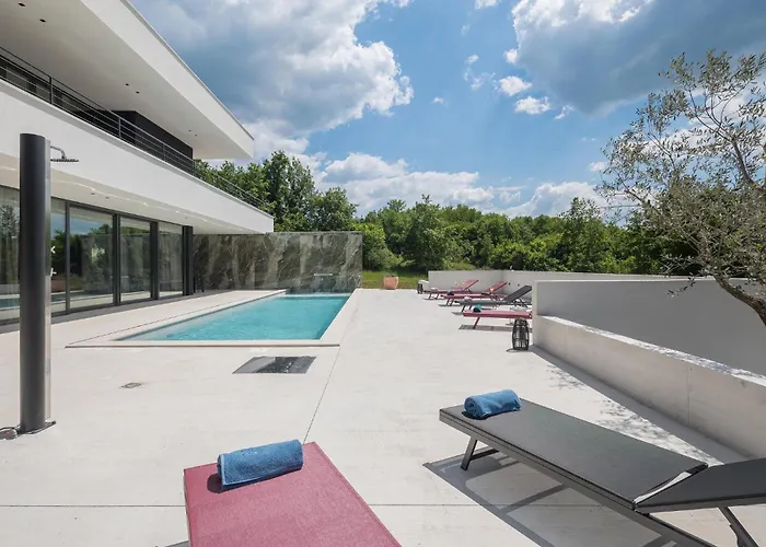 3 Bedroom Awesome In *