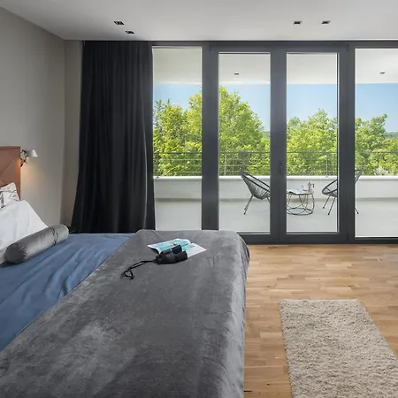 3 Bedroom Awesome In Sterna Holiday home