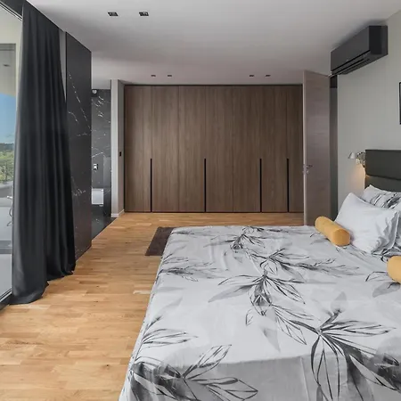 3 Bedroom Awesome In Sterna