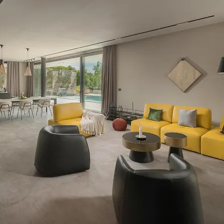 3 Bedroom Awesome In Sterna Holiday home