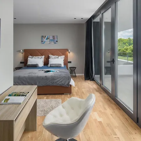 3 Bedroom Awesome In Sterna *