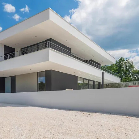 3 Bedroom Awesome In Sterna Boskari