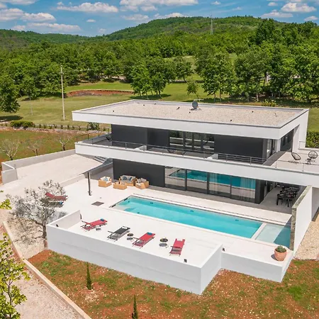3 Bedroom Awesome In Sterna Boskari