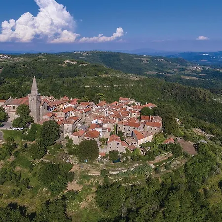 3 Bedroom Awesome In Sterna Casa vacanze Boskari