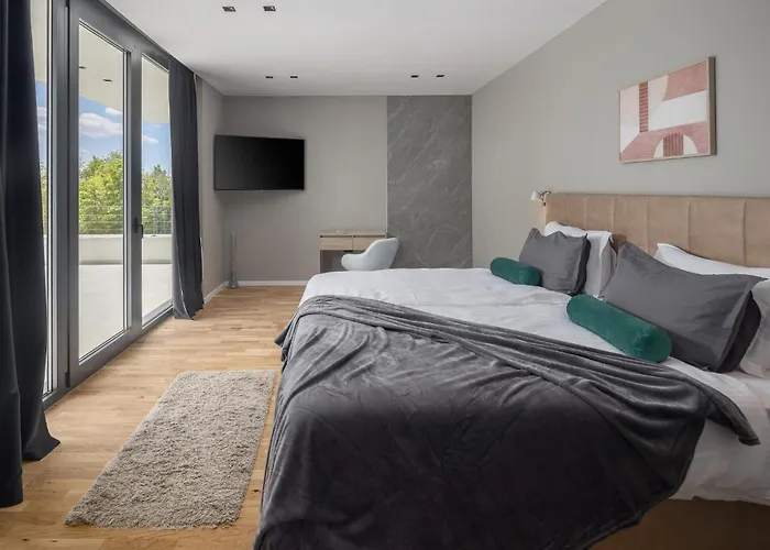 3 Bedroom Awesome In * Sterna