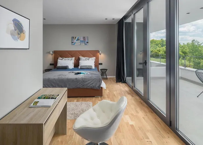 3 Bedroom Awesome In *