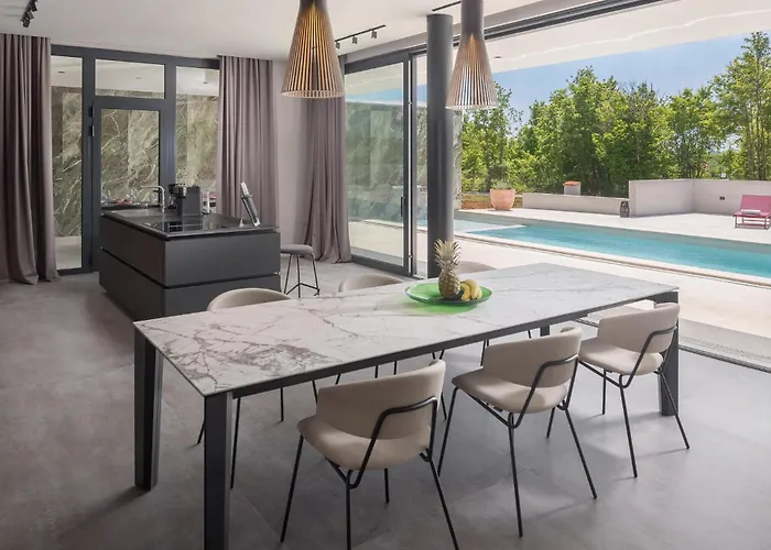 펜션 3 Bedroom Awesome In