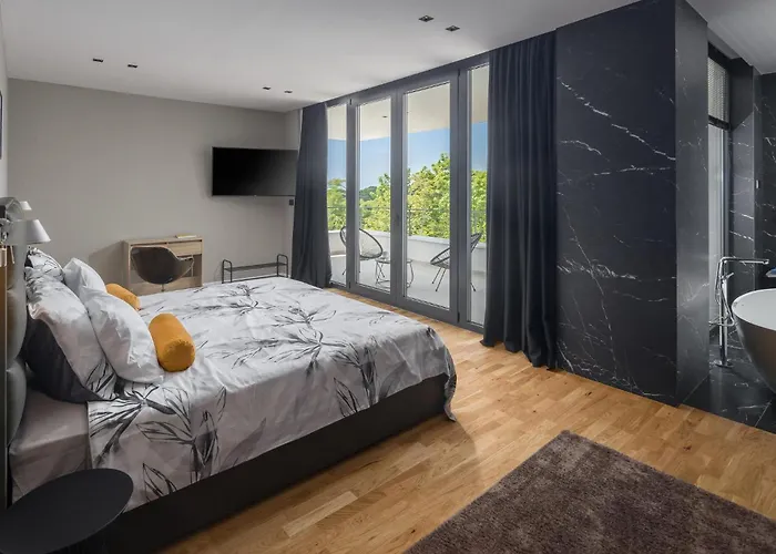 3 Bedroom Awesome In * Sterna