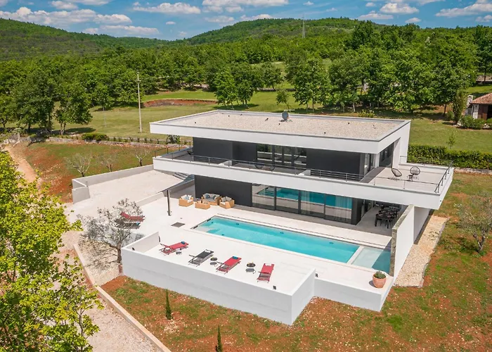 3 Bedroom Awesome In Sterna